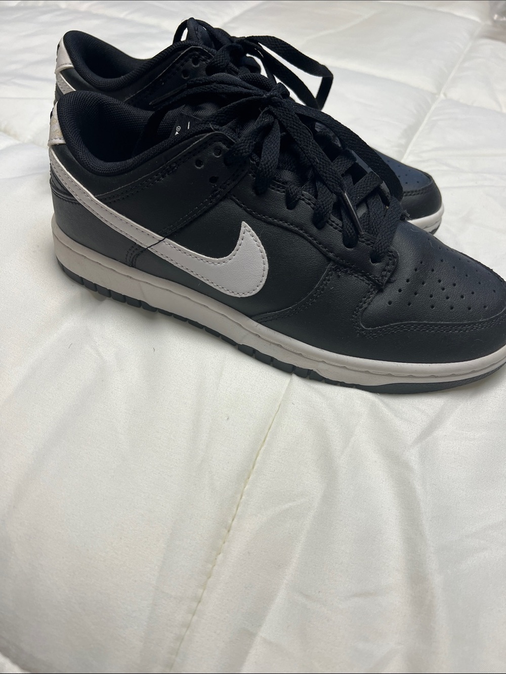 Nike Black and White Low-Top Sneakers men’s 6 NEW!